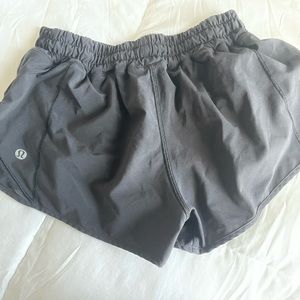 Lululemon hotty hot shorts 2.5